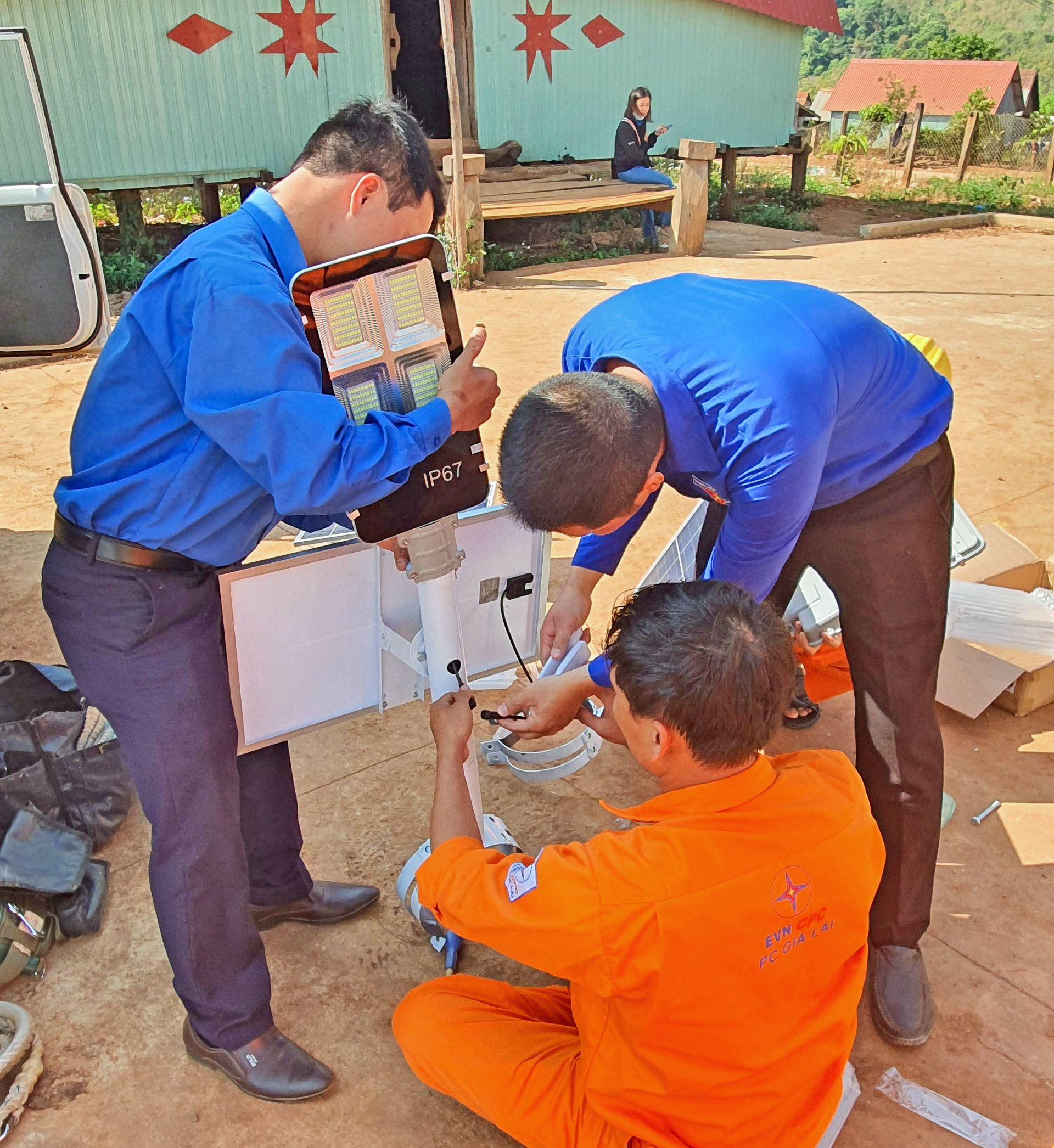 “Thắp sáng đường quê” ở vùng dân tộc thiểu số Gia Lai